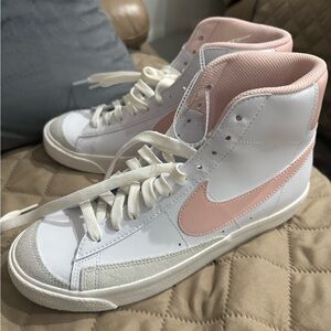 Nike Women's White and Pink Sneakers